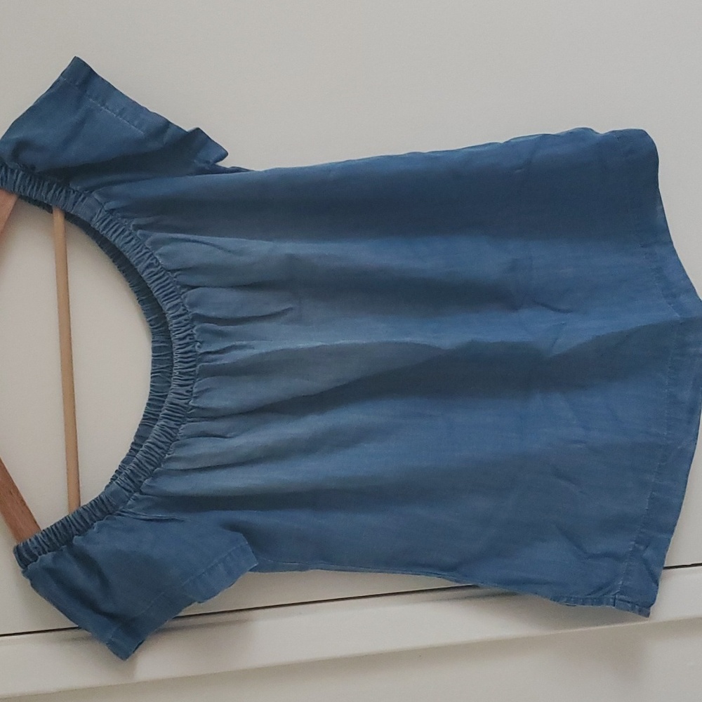 Cloth and stone top